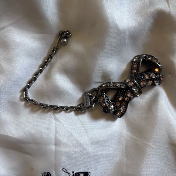 Coach Selena Bow Bag Charm, embellished with Tea Rose 2018 Limited Edition - Picture 11 of 16